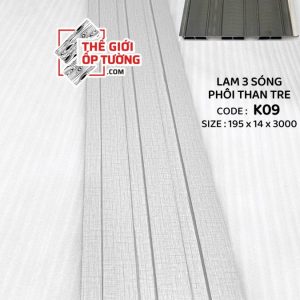 Lam Sóng Ốp Tường Phôi Than Tre Trang trí hiện đại – Chất liệu tự nhiên – Bền đẹp vượt trội Lam sóng ốp tường phôi than tre được làm từ bột than tre ép nhiệt với nhựa nguyên sinh, nổi bật với khả năng chống ẩm, chống mối mọt, ít cong vênh và bền màu theo thời gian. Thiết kế sóng nổi hiện đại, phủ vân gỗ sắc nét, tạo chiều sâu và điểm nhấn sang trọng cho tường vách.