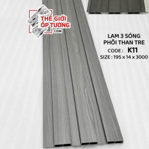Lam Sóng Ốp Tường Phôi Than Tre Trang trí hiện đại – Chất liệu tự nhiên – Bền đẹp vượt trội Lam sóng ốp tường phôi than tre được làm từ bột than tre ép nhiệt với nhựa nguyên sinh, nổi bật với khả năng chống ẩm, chống mối mọt, ít cong vênh và bền màu theo thời gian. Thiết kế sóng nổi hiện đại, phủ vân gỗ sắc nét, tạo chiều sâu và điểm nhấn sang trọng cho tường vách.