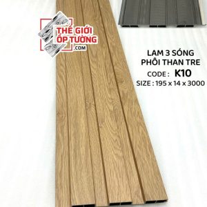 Lam Sóng Ốp Tường Phôi Than Tre Trang trí hiện đại – Chất liệu tự nhiên – Bền đẹp vượt trội Lam sóng ốp tường phôi than tre được làm từ bột than tre ép nhiệt với nhựa nguyên sinh, nổi bật với khả năng chống ẩm, chống mối mọt, ít cong vênh và bền màu theo thời gian. Thiết kế sóng nổi hiện đại, phủ vân gỗ sắc nét, tạo chiều sâu và điểm nhấn sang trọng cho tường vách.