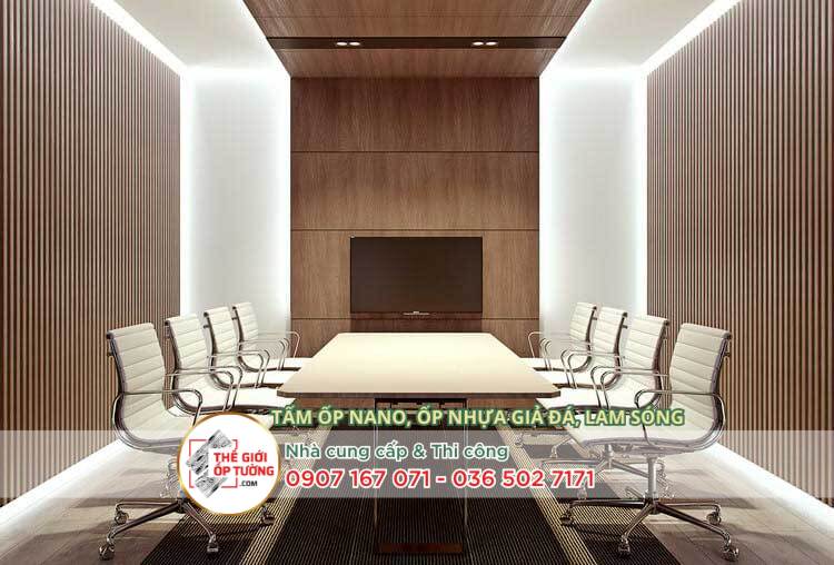 Tăng Tính Chuyên Nghiệp Ốp Tường Văn Phòng & Showroom