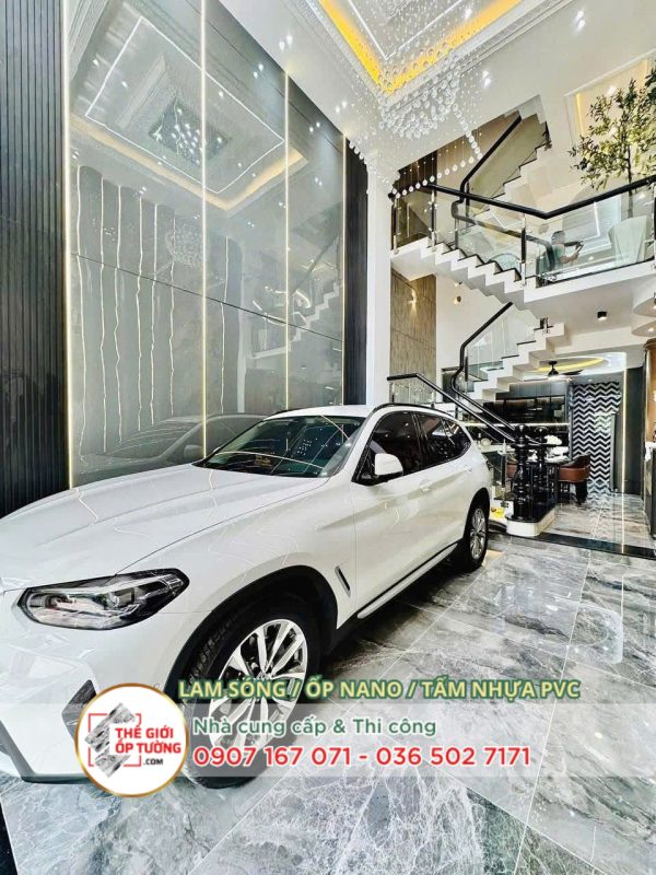  thi công ốp tường phòng khách