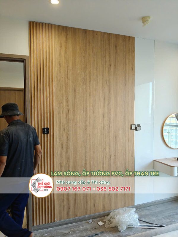  thi công ốp tường phòng khách