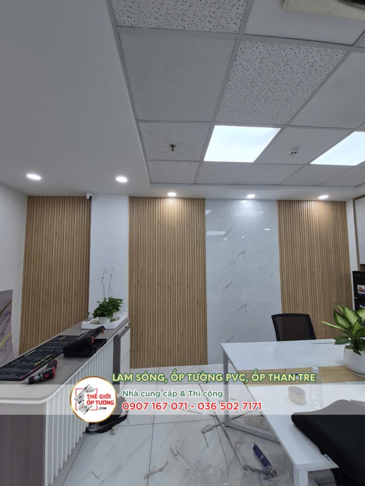 Thế Giới Ốp Tường - Đơn vị phân phối và thi công lam sóng than tre iWOOD tại TPHCM