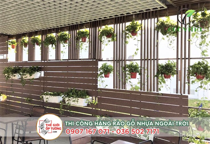 Những mẫu hàng rào gỗ nhựa được yêu thích hiện nay
